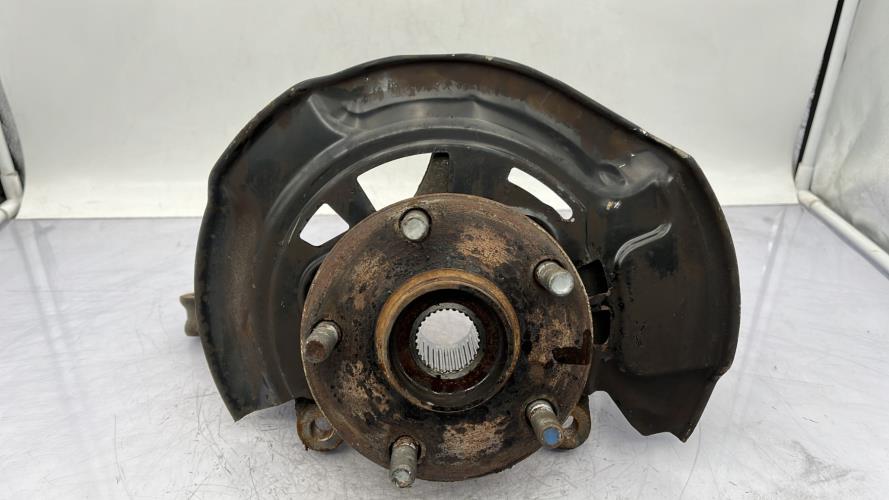 Fusee avant gauche TOYOTA RAV4 3 PHASE 1 Diesel