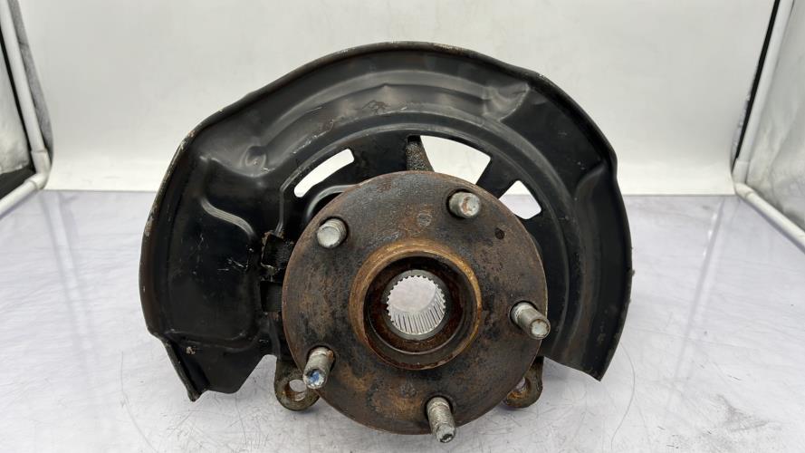 Fusee avant droit TOYOTA RAV4 3 PHASE 1 Diesel