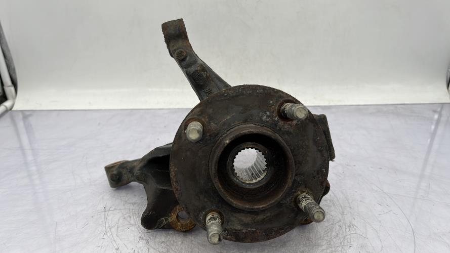 Fusee avant gauche FORD FIESTA 6 PHASE 2 Essence