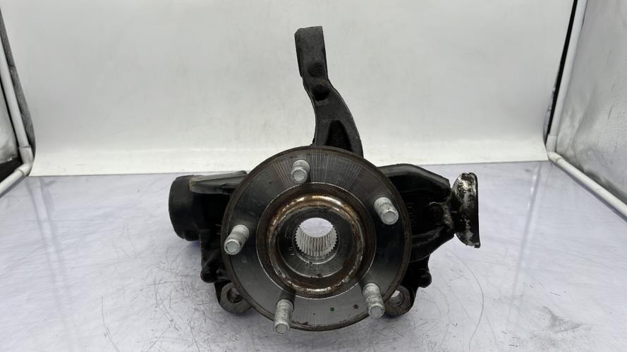 Fusee avant gauche FORD MONDEO 3 PHASE 1
