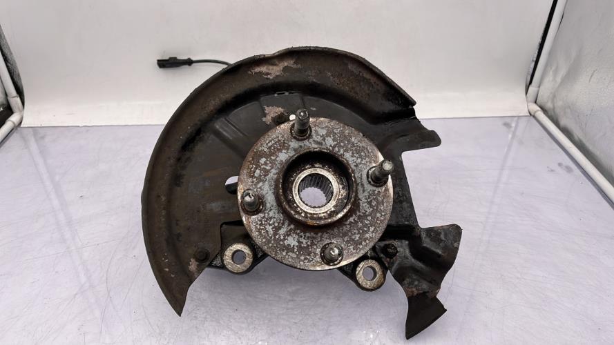 Fusee avant gauche FORD FIESTA 6 PHASE 2 Essence