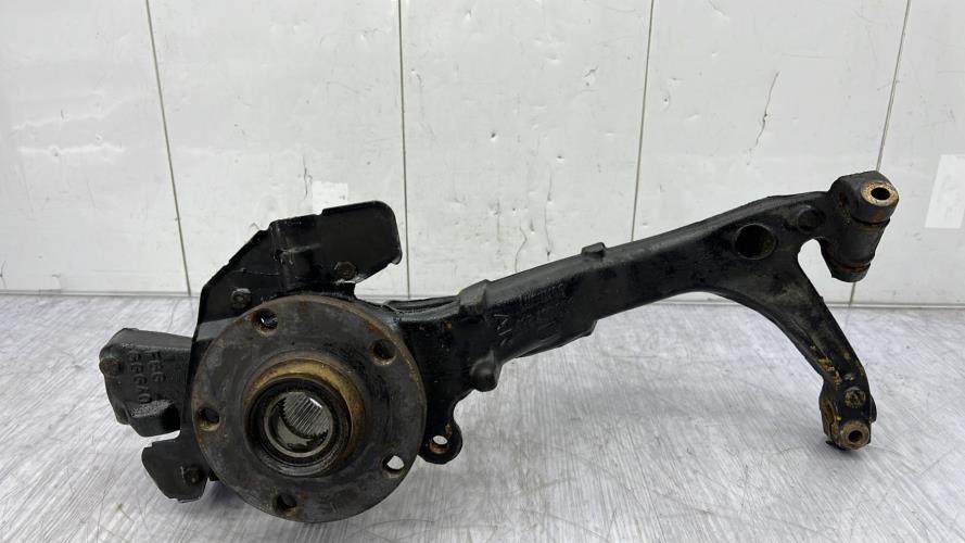 Fusee avant gauche AUDI A4 1 AVANT PHASE 1 BREAK Diesel