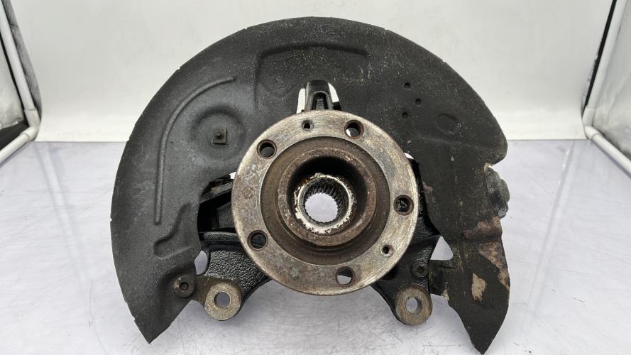 Fusee avant gauche PEUGEOT 508 2 PHASE 1 Diesel