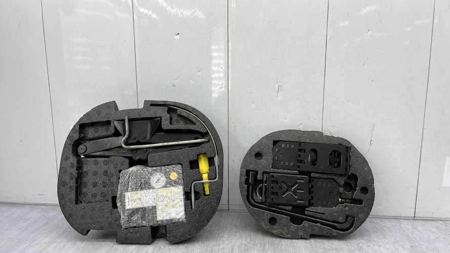 Cric (Ensemble depannage) CITROEN C4 GRAND PICASSO 1 Diesel