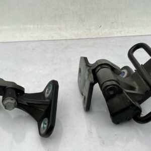 Charniere de porte avant droit PEUGEOT RCZ PHASE 1 COUPE Essence