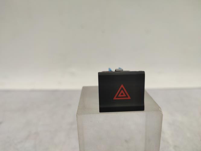 Bouton de warning VOLKSWAGEN POLO 5 PHASE 2 Essence