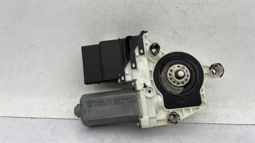 Moteur leve vitre arriere gauche VOLKSWAGEN GOLF 4 Essence