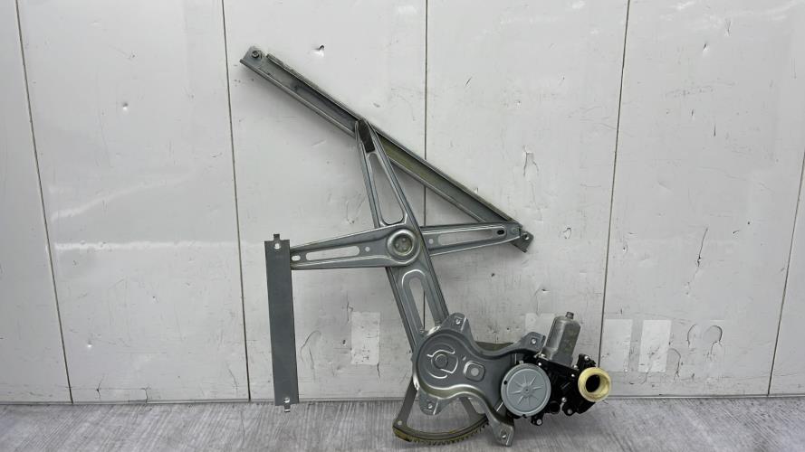 Leve vitre electrique avant gauche TOYOTA YARIS 2 PHASE 1 Diesel