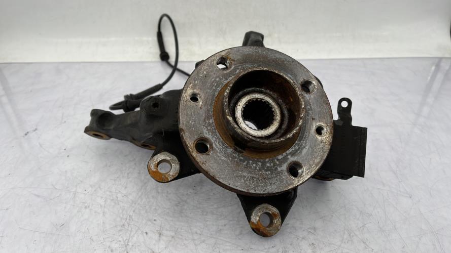 Fusee avant gauche RENAULT CLIO 4 PHASE 1 Diesel