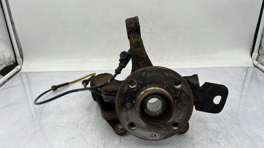 Fusee avant gauche PEUGEOT 107 PHASE 2 Essence