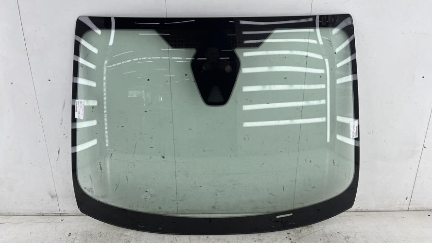 Pare brise FORD FIESTA 7 PHASE 1 Essence