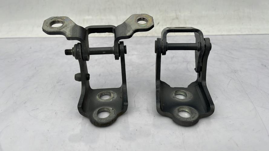 Charniere de porte avant droit RENAULT MEGANE 4 PHASE 1 Diesel