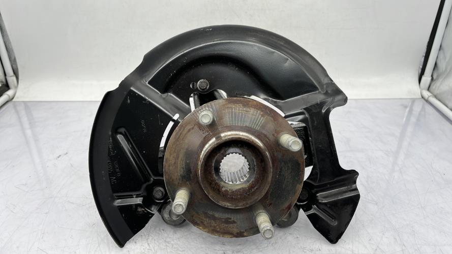 Fusee avant gauche FORD FIESTA 7 PHASE 1 Essence