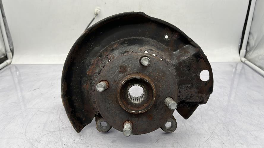 Fusee avant gauche TOYOTA YARIS 1 PHASE 1 Essence