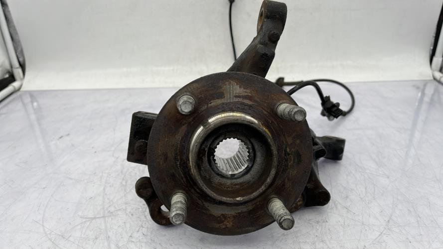 Fusee avant droit FORD B-MAX Essence