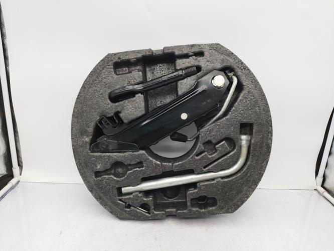 Cric (Ensemble depannage) VOLKSWAGEN GOLF 6 Diesel