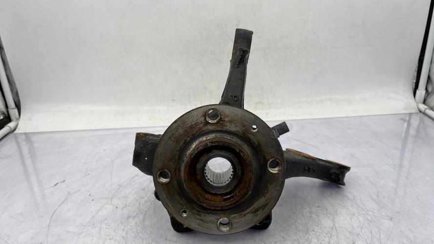 Fusee avant droit PEUGEOT 208 2 PHASE 1 Essence