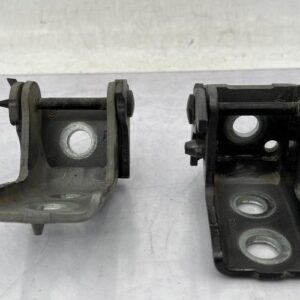 Charniere de porte avant droit PEUGEOT 2008 1 PHASE 1 Diesel