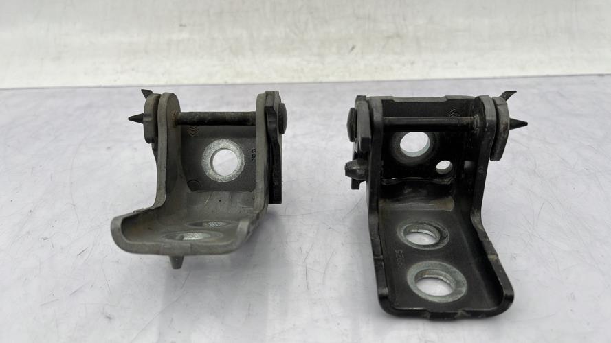 Charniere de porte avant droit PEUGEOT 2008 1 PHASE 1 Diesel