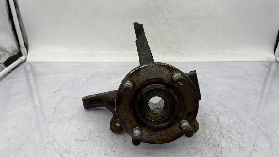 Fusee avant gauche NISSAN MICRA 2 PHASE 2 Essence