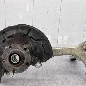 Fusee avant gauche AUDI A4 2 PHASE 1 Diesel