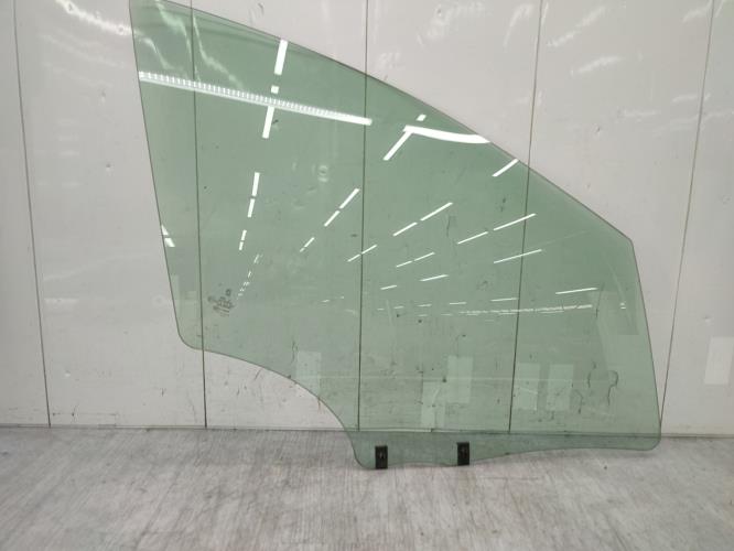 Vitre avant droit PEUGEOT 407 PHASE 1 Diesel