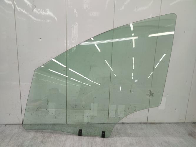 Vitre avant gauche PEUGEOT 407 PHASE 1 Diesel