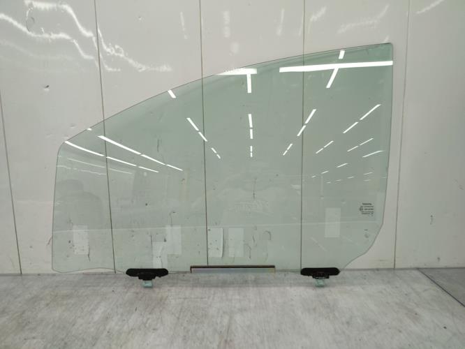 Vitre avant gauche TOYOTA YARIS 2 PHASE 1 Diesel