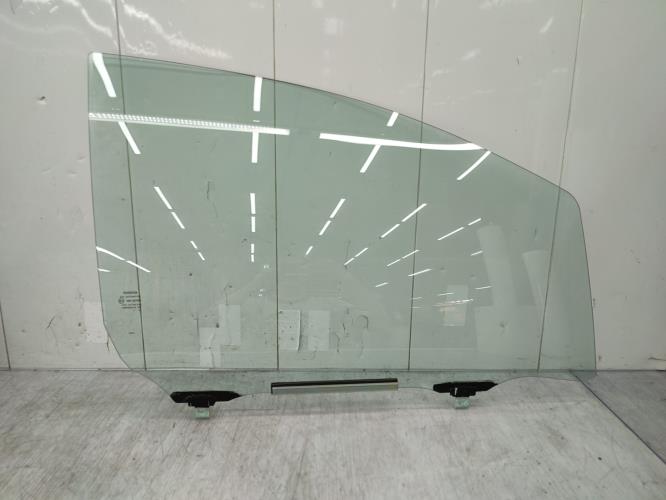 Vitre avant droit TOYOTA YARIS 2 PHASE 1 Diesel