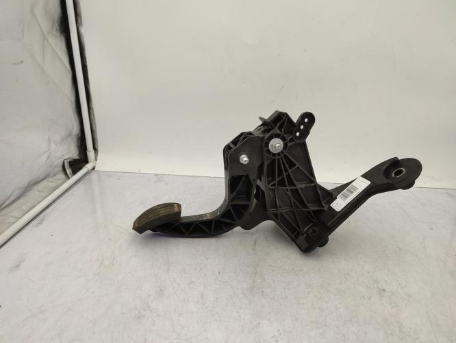 Pedale d'embrayage PEUGEOT 208 2 PHASE 1 Essence