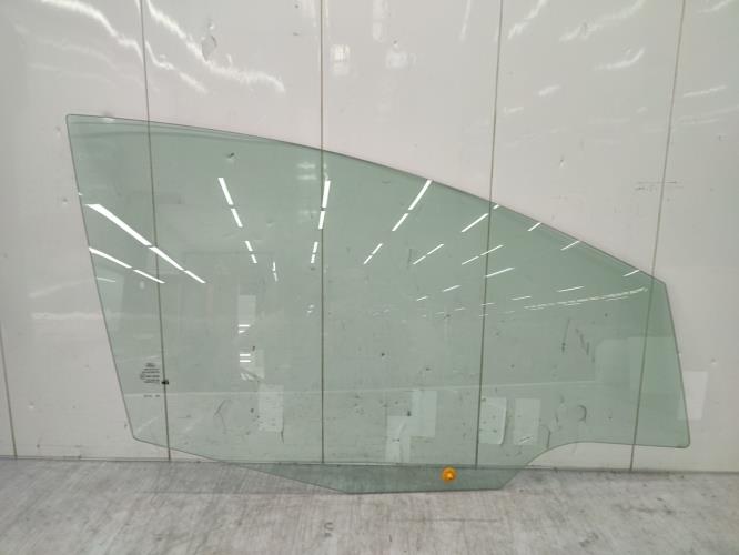 Vitre avant droit FORD FIESTA 6 PHASE 1 Essence