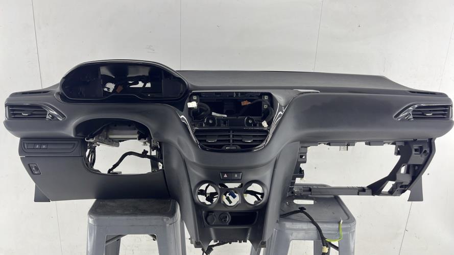 Tableau de bord PEUGEOT 208 1 PHASE 2 Diesel