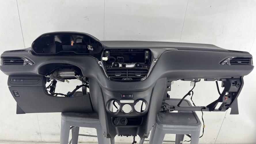 Tableau de bord PEUGEOT 208 1 PHASE 2 Diesel