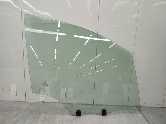 Vitre avant droit PEUGEOT 208 1 PHASE 2 Essence