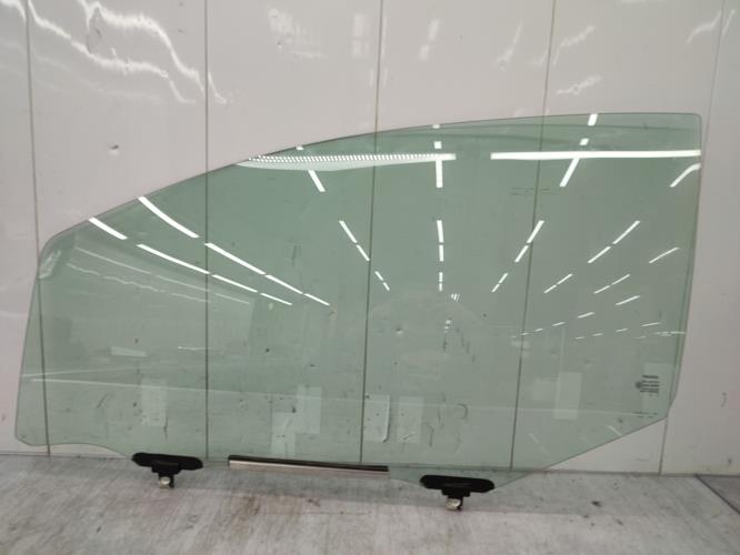 Vitre avant gauche TOYOTA YARIS 2 PHASE 1 Essence
