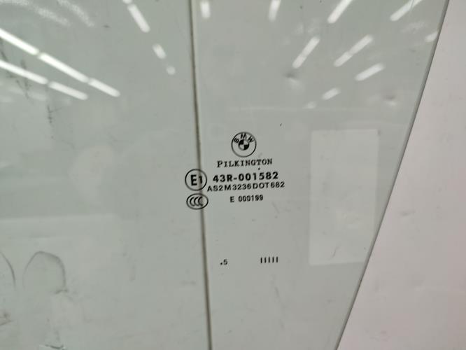 Vitre avant gauche BMW SERIE 1 E87 PHASE 1 Diesel