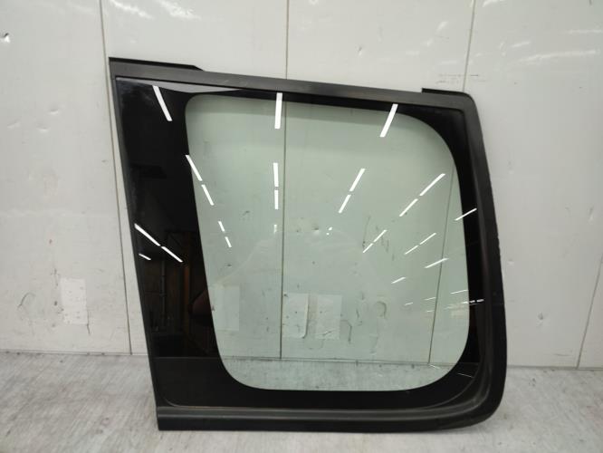 Custode arriere gauche NISSAN T30