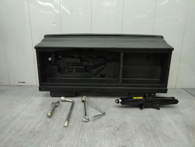 Cric (Ensemble depannage) TOYOTA VERSO PHASE 1 Essence