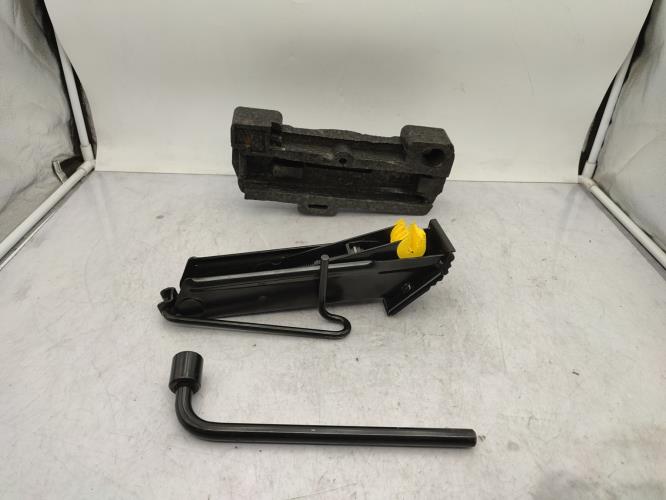 Cric (Ensemble depannage) RENAULT TWINGO 1 PHASE 1 Essence