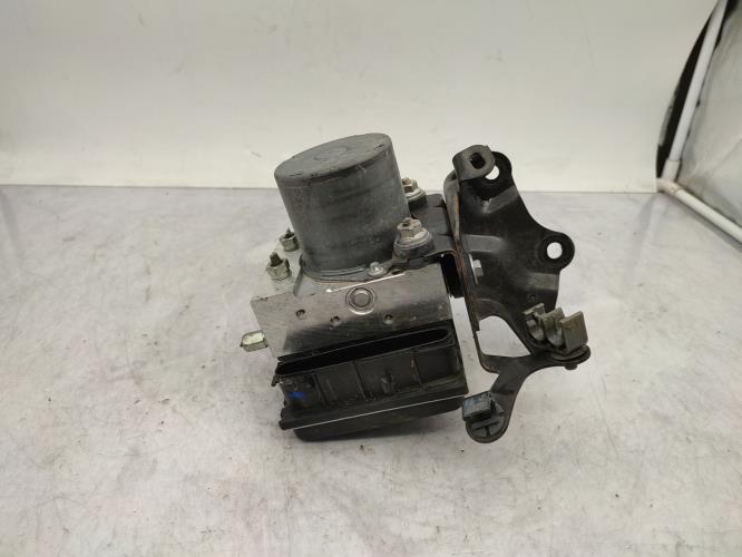 Bloc ABS (freins anti-blocage) TOYOTA VERSO PHASE 1 Essence