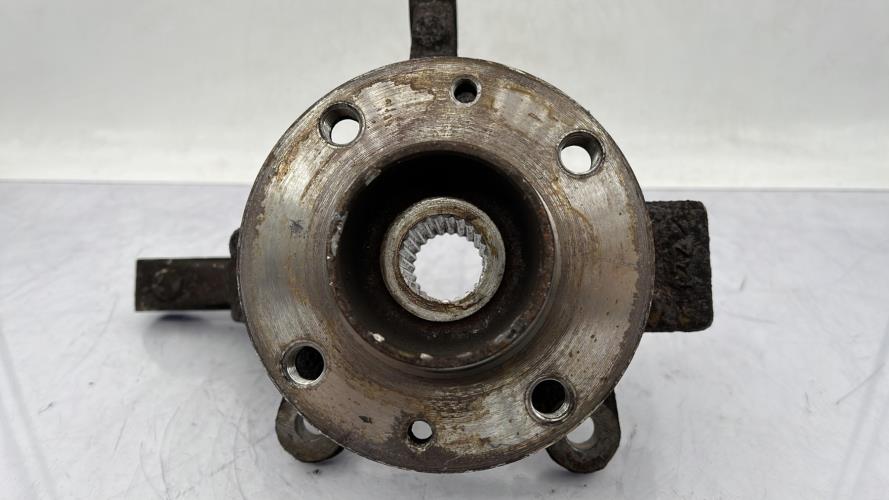 Fusee avant gauche NISSAN MICRA 3 PHASE 2 Essence