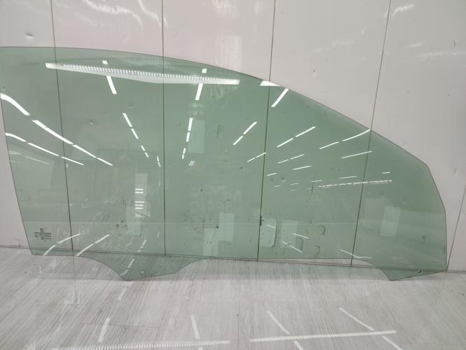 Vitre avant droit PEUGEOT 206+ Essence