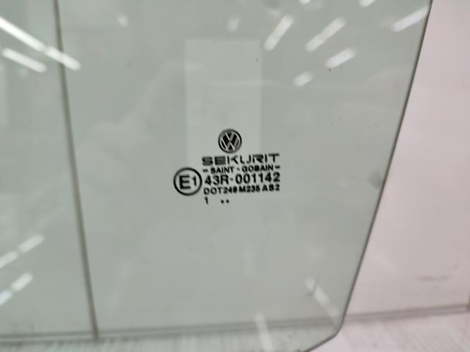 Vitre avant gauche VOLKSWAGEN POLO 4 PHASE 1 Essence