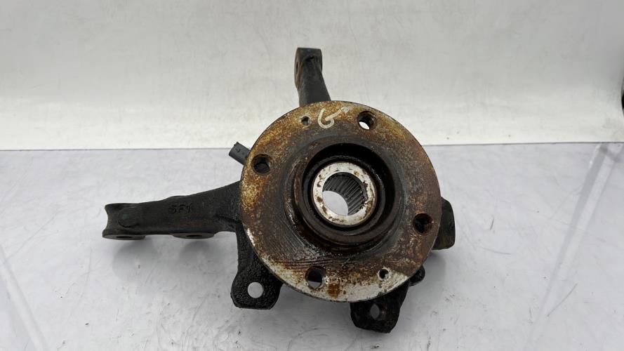 Fusee avant gauche PEUGEOT 208 2 PHASE 1 Essence