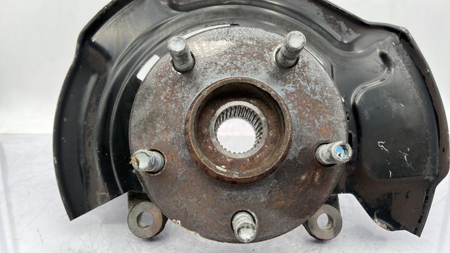 Fusee avant gauche TOYOTA RAV4 3 PHASE 1 Diesel