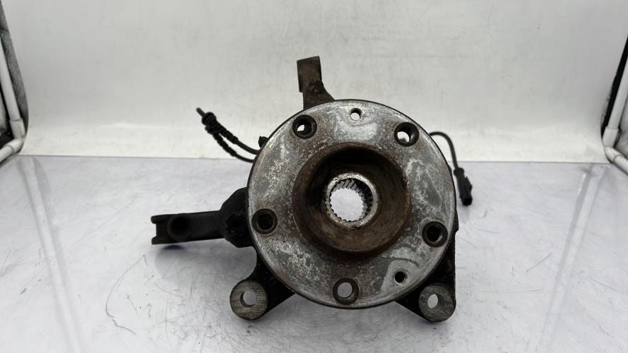 Fusee avant gauche DACIA DUSTER 1 PHASE 1 Diesel