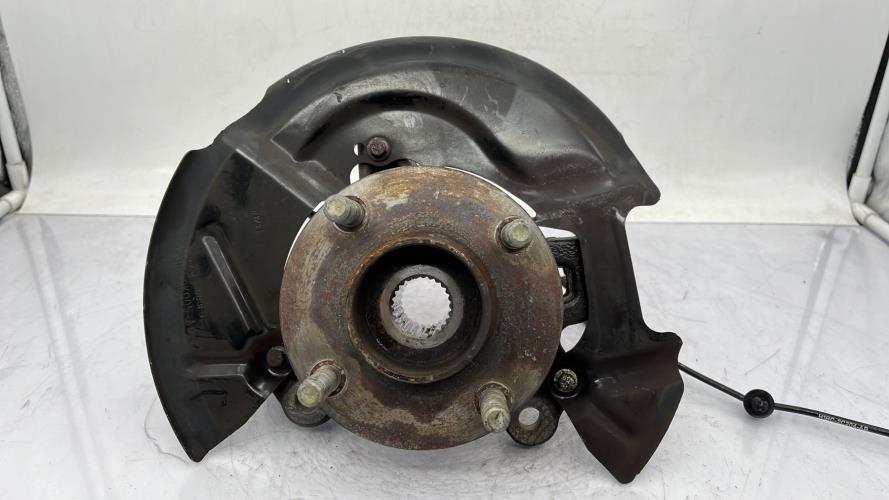 Fusee avant gauche FORD FIESTA 7 PHASE 1 Essence