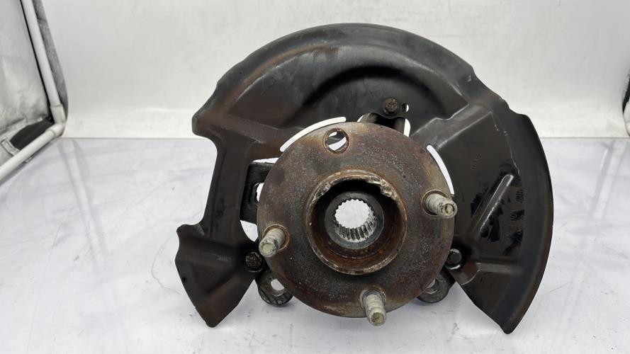 Fusee avant droit FORD FIESTA 7 PHASE 1 Essence