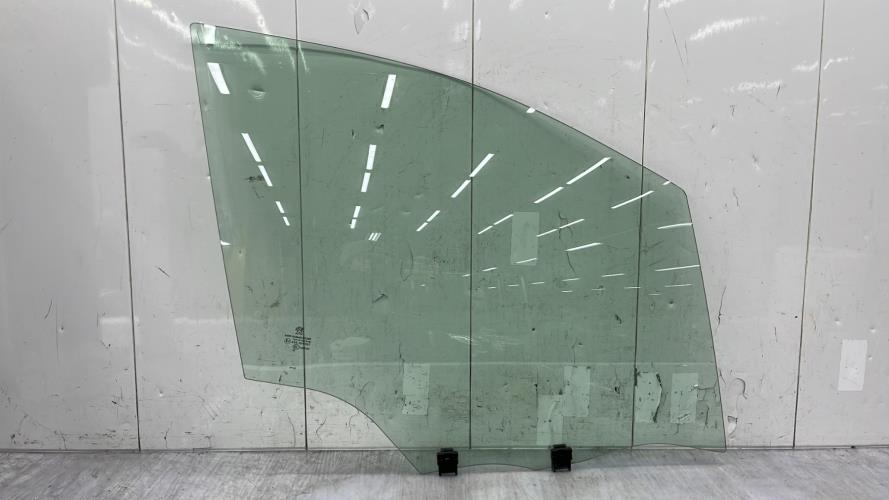 Vitre avant droit PEUGEOT 208 1 PHASE 2 Essence