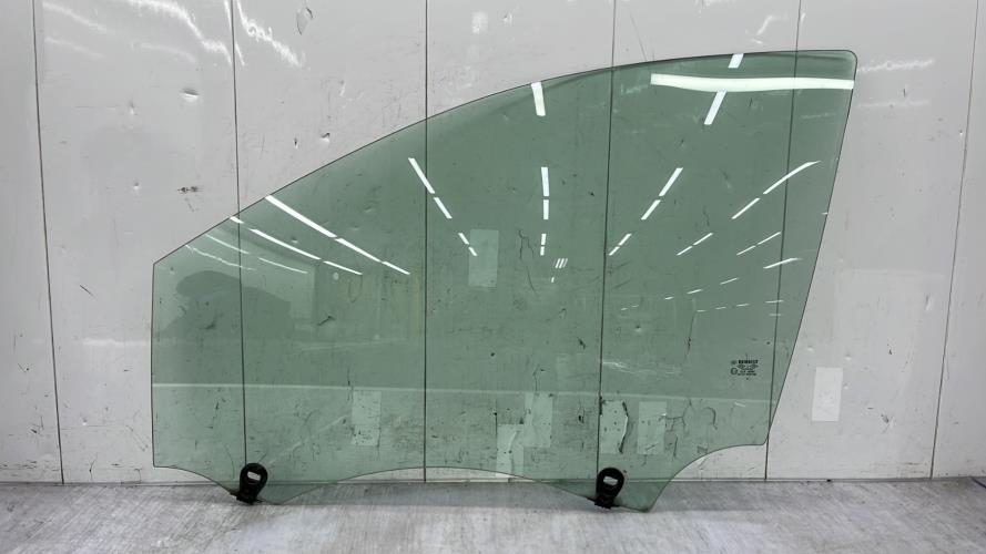 Vitre avant gauche RENAULT CLIO 3 PHASE 2 BREAK Diesel